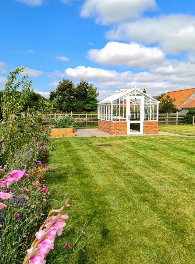 Free-Standing Gallery Dovetail Greenhouses