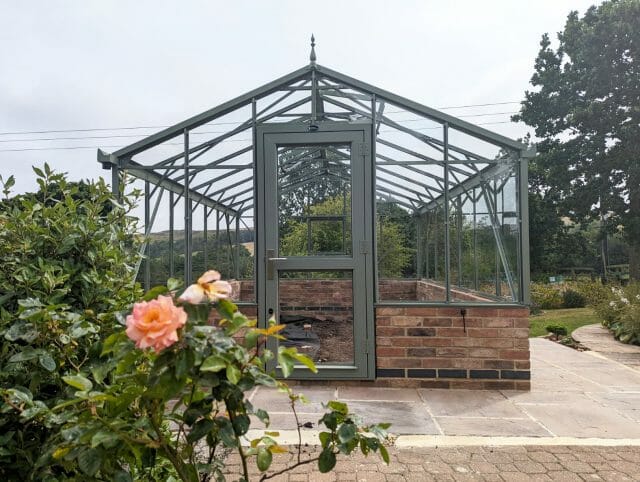 Free-Standing Gallery Dovetail Greenhouses