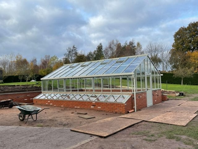 Free-Standing Gallery Dovetail Greenhouses