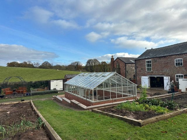 Free-Standing Gallery Dovetail Greenhouses