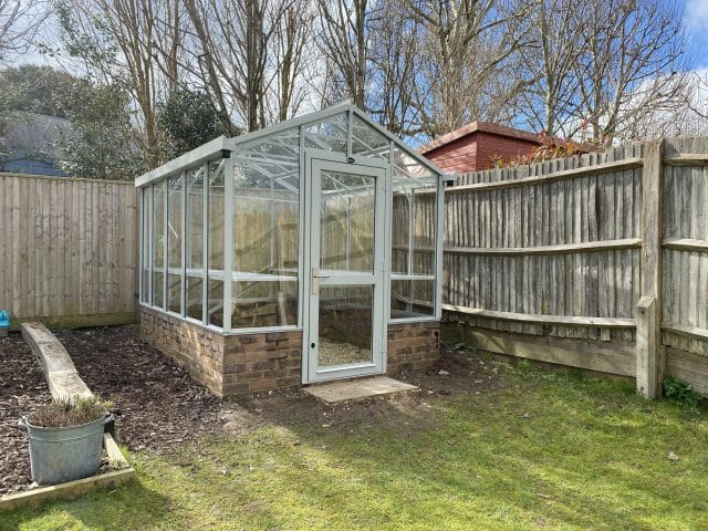 Free-Standing Gallery Dovetail Greenhouses